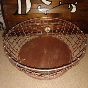 Metal Fruit Basket With Wood Bottom